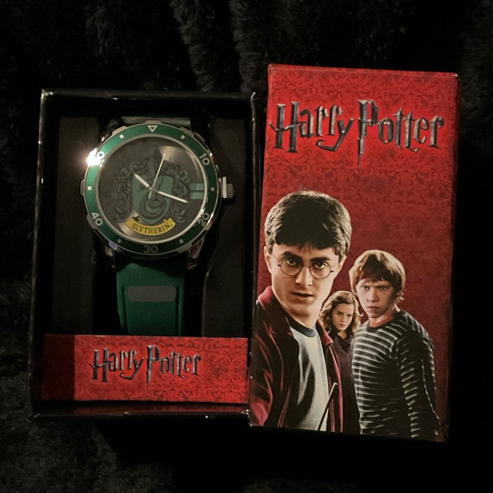 🍎 HARRY POTTER SLYTHERIN WATCH NEW IN BOX RARE